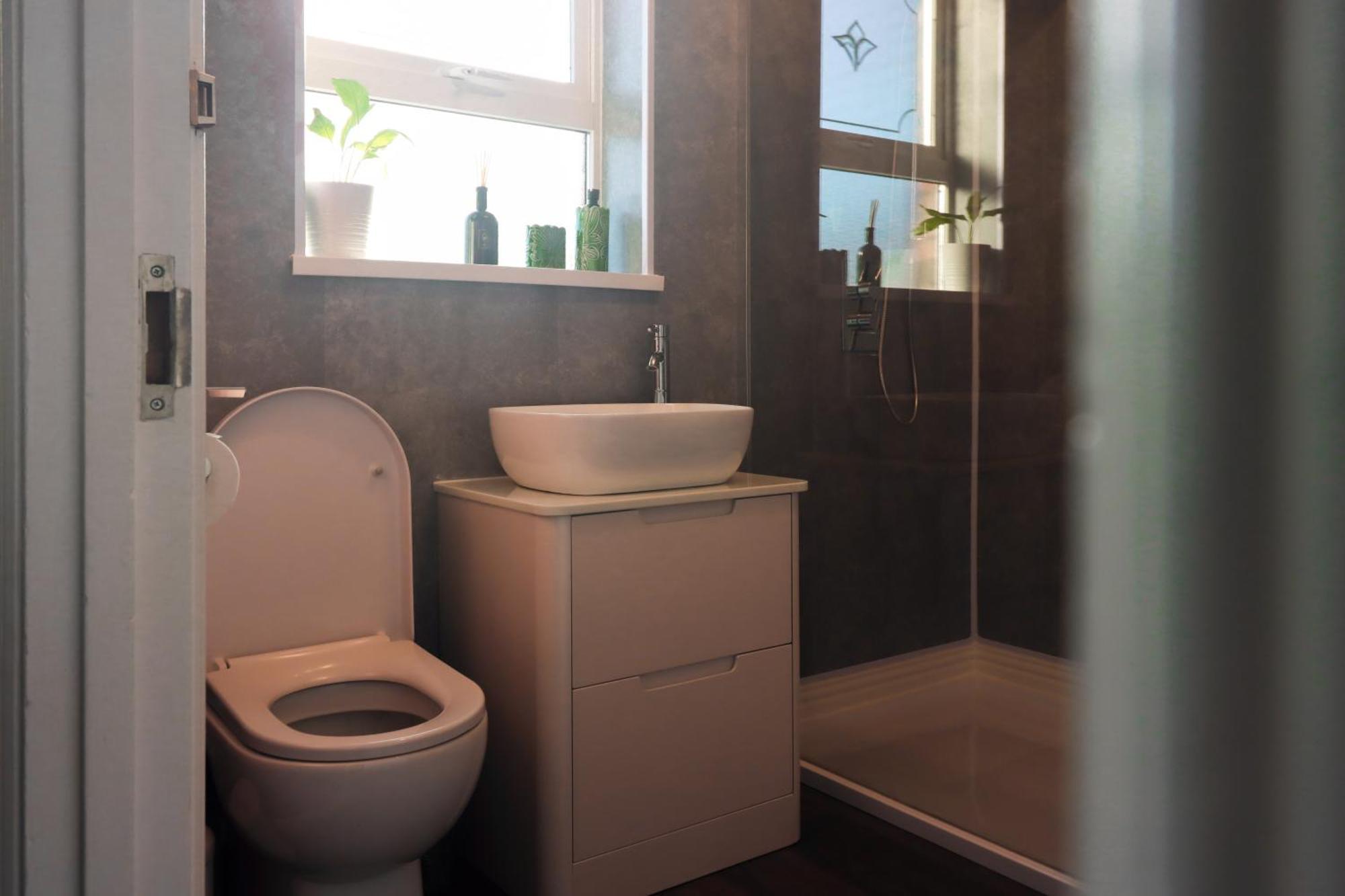 Villa Superb Large Bespoke 5 Star Detached Villa, Prime Location, Belfast