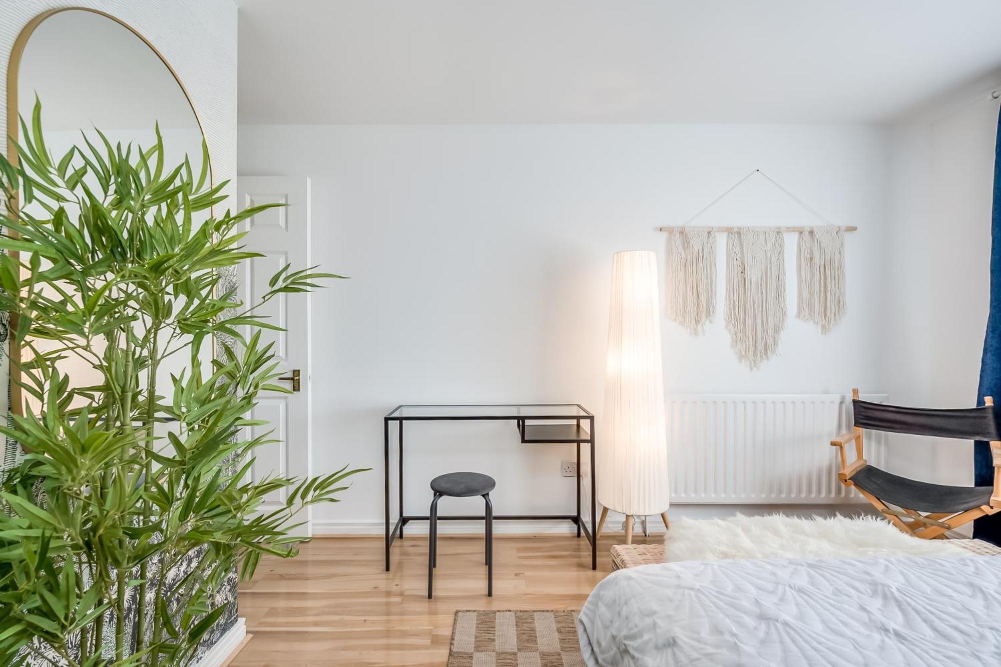 Queen's Hideaway Apartment