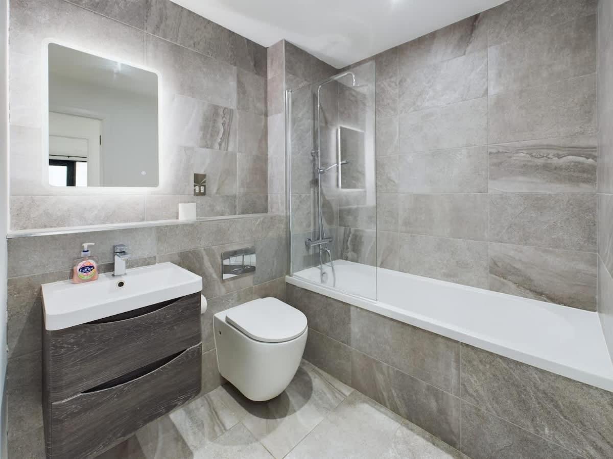3 Bedroom Penthouse With Spacious Terrace Center Belfast