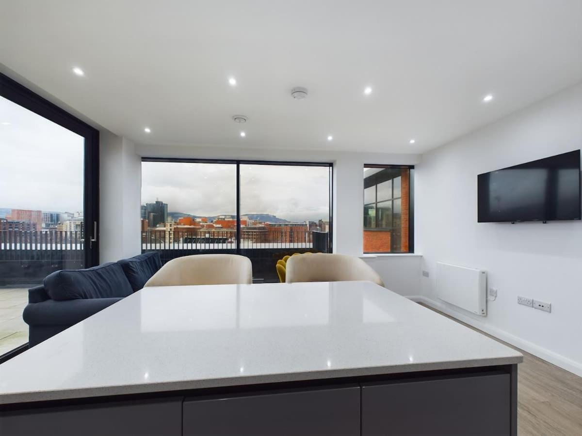 3 Bedroom Penthouse With Spacious Terrace Center Apartment