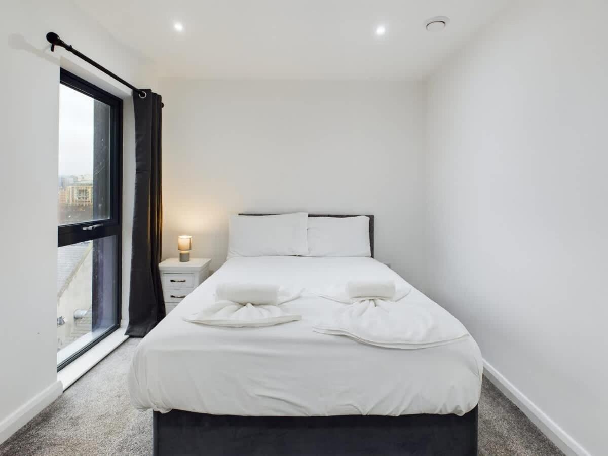 3 Bedroom Penthouse With Spacious Terrace Center Apartment *