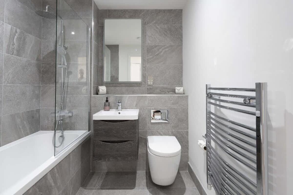 2 Bedroom Center *