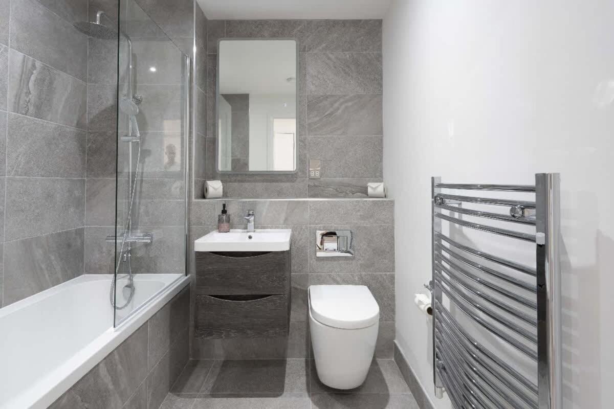 2 Bedroom Center * Belfast