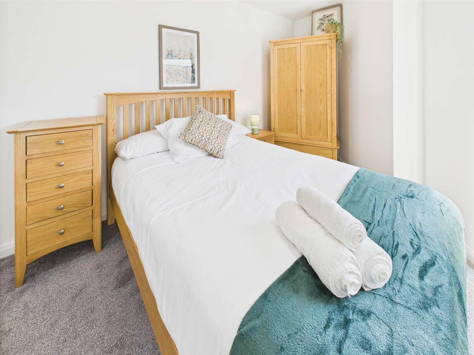 Contemporary 2 Bed Centre