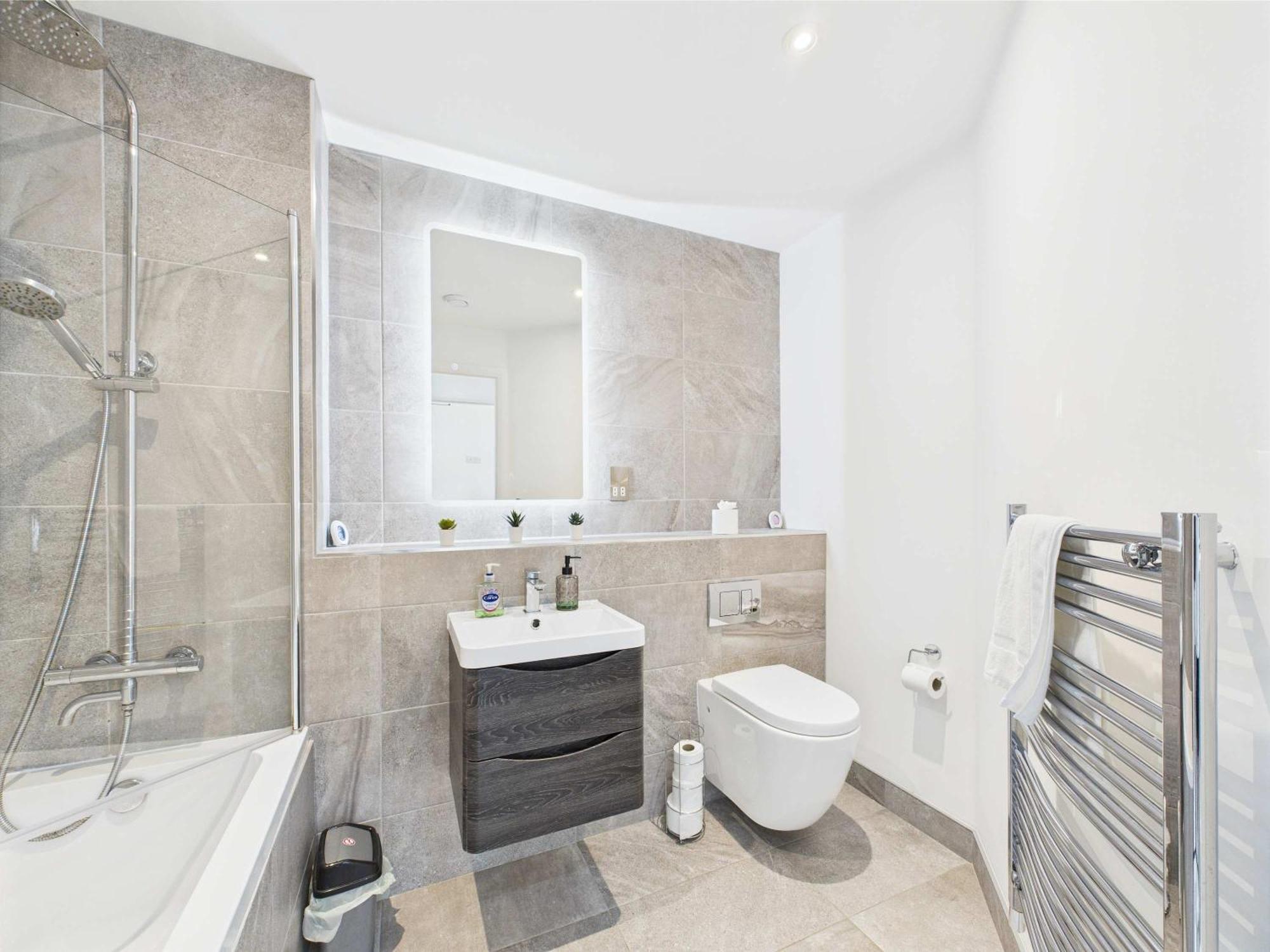 Apartment Contemporary 2 Bed Centre