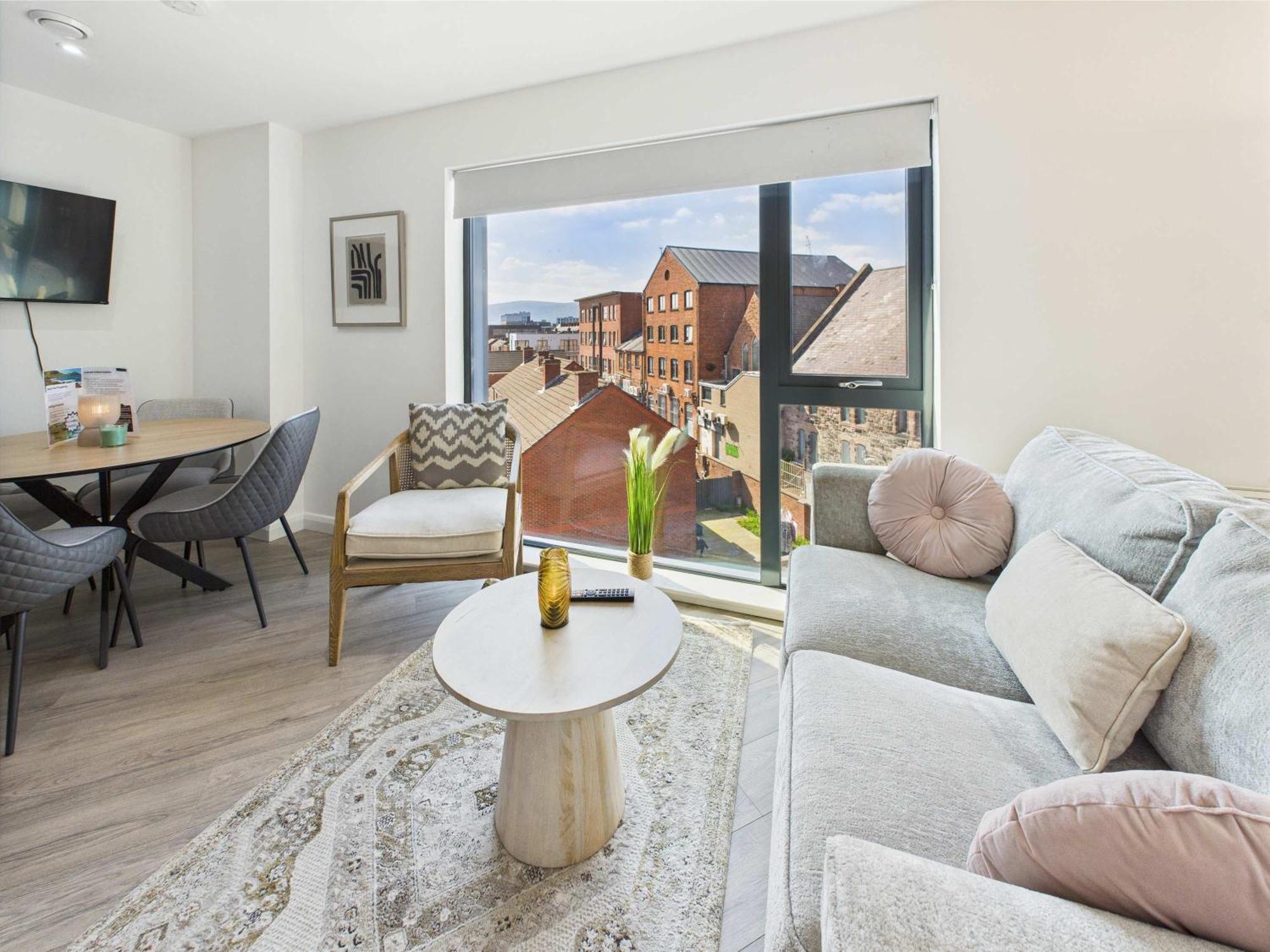 Contemporary 2 Bed Centre Belfast