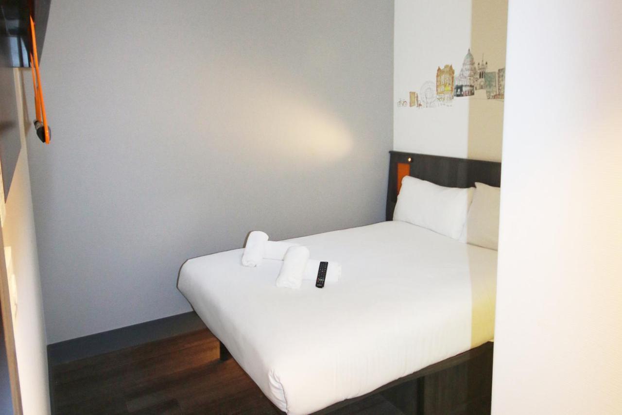 Easyhotel