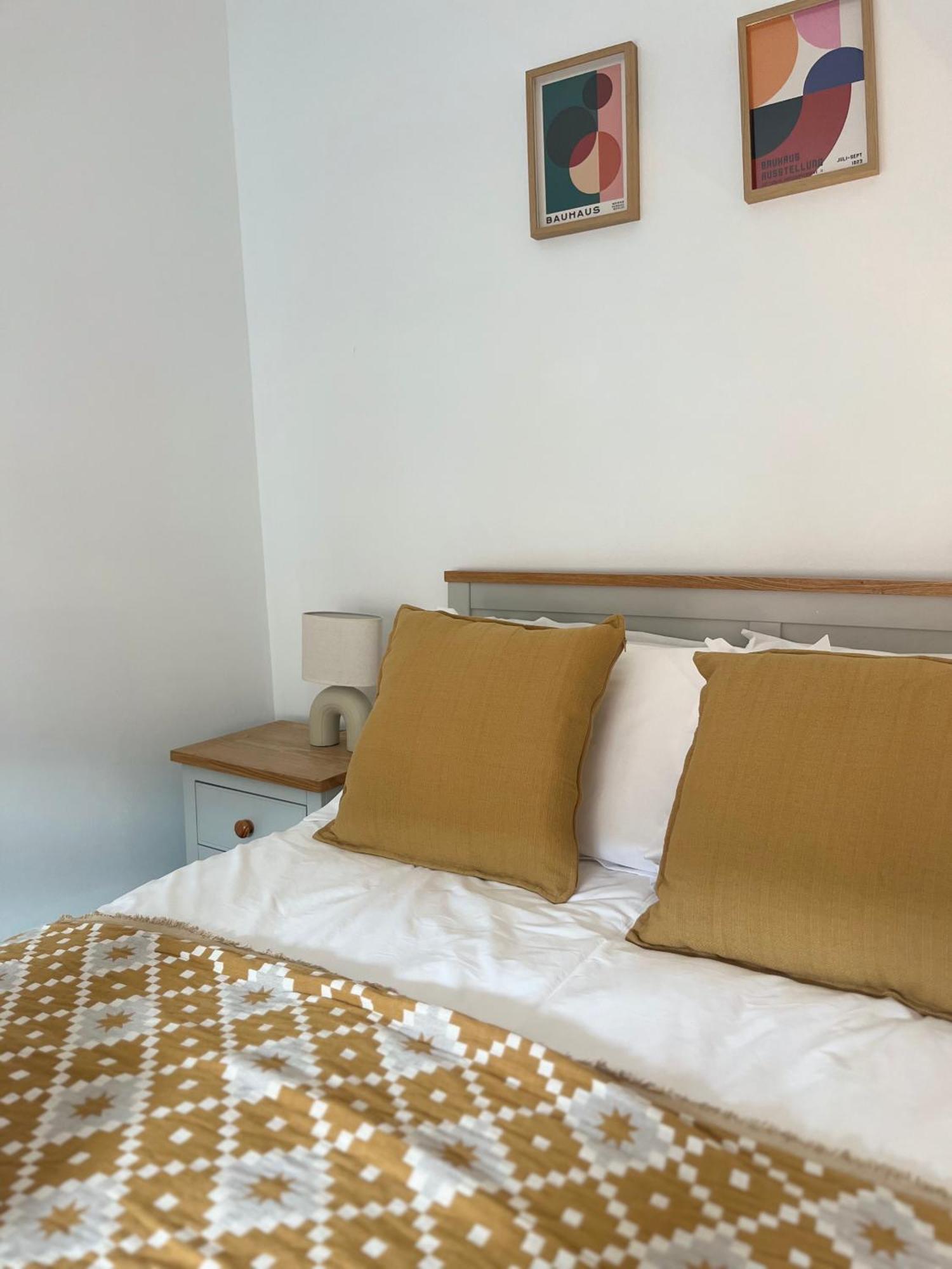 Apartment 4 Fitzroy Avenue *
