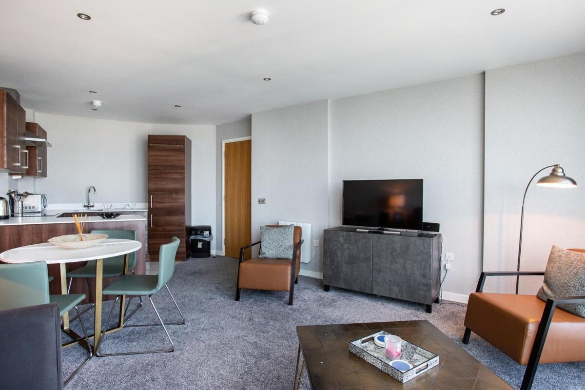 Titanic And Views I Ultra Luxury Parking I Long Apartment Belfast