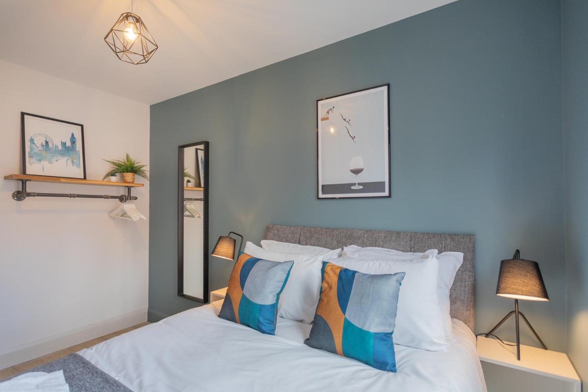 Camden Street Apartment *