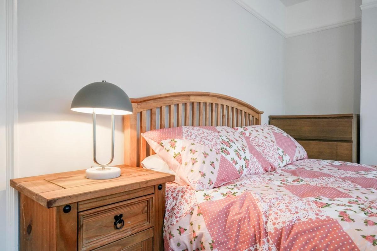 Newly Refurbished 3 Bedroom *