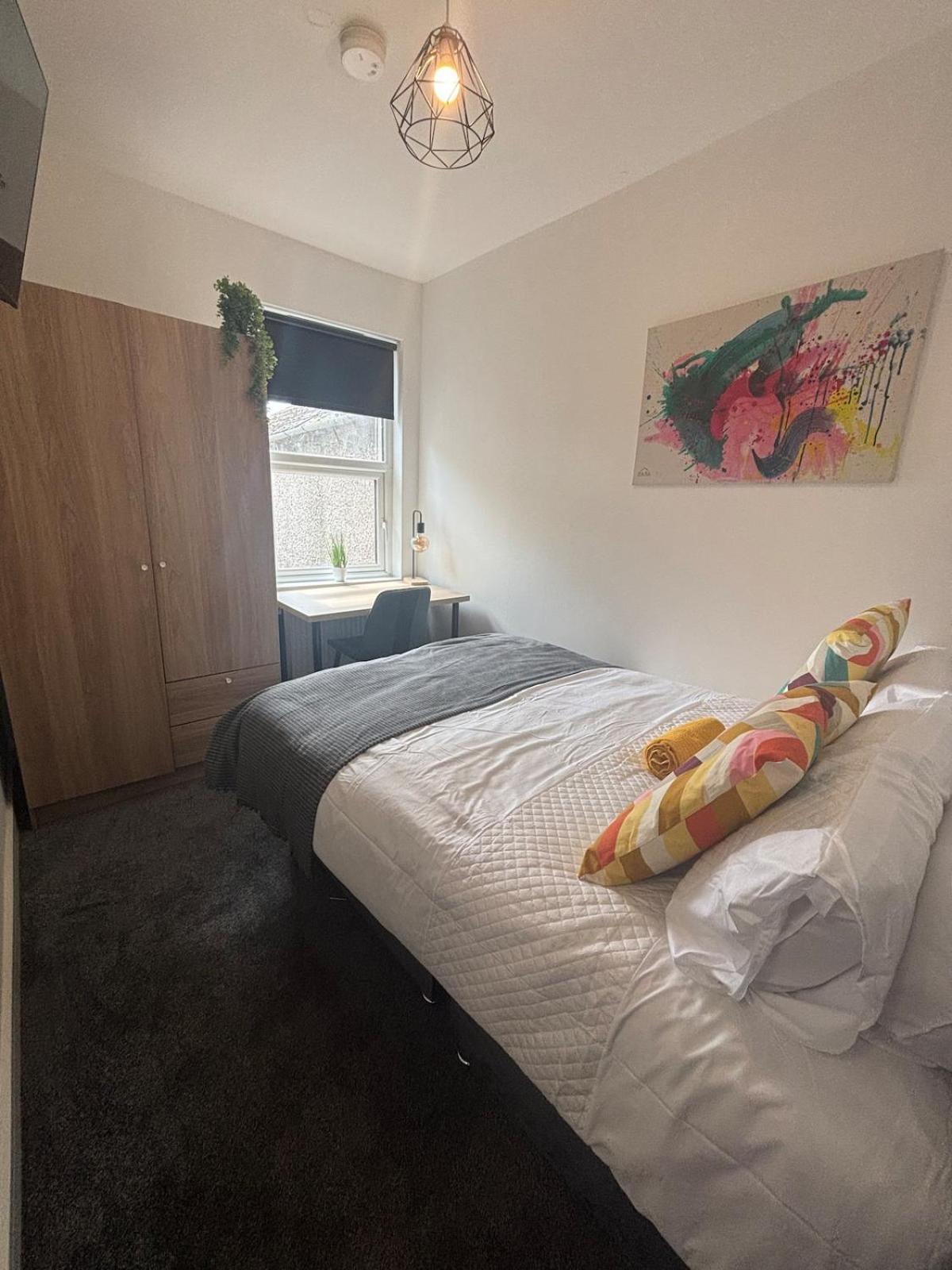 Holiday home From - Cityside 4 Bed Belfast