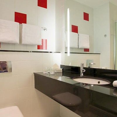 Moxy 3*