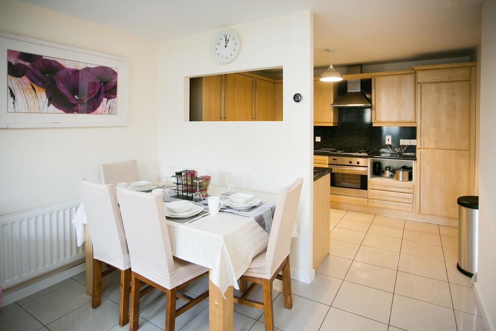Queens Square Apartment *
