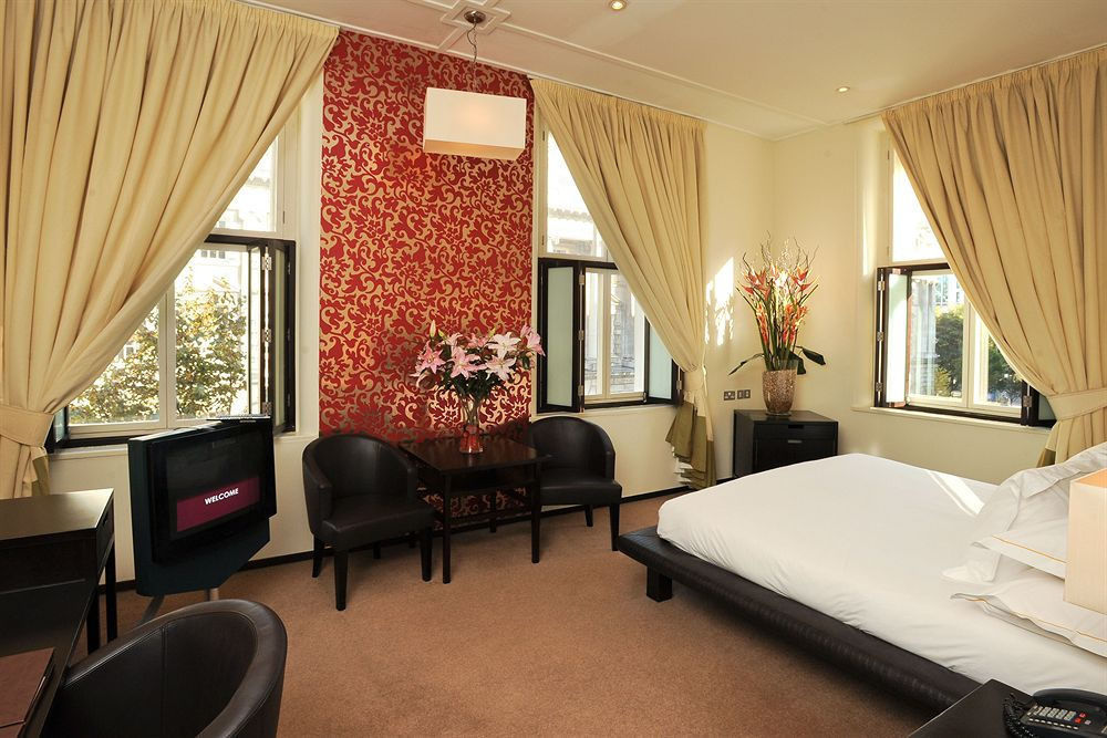 Hotel Square 4*