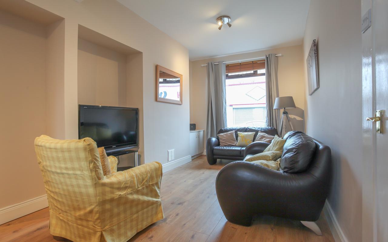 Kingston Serviced - Donegall Avenue Holiday home *