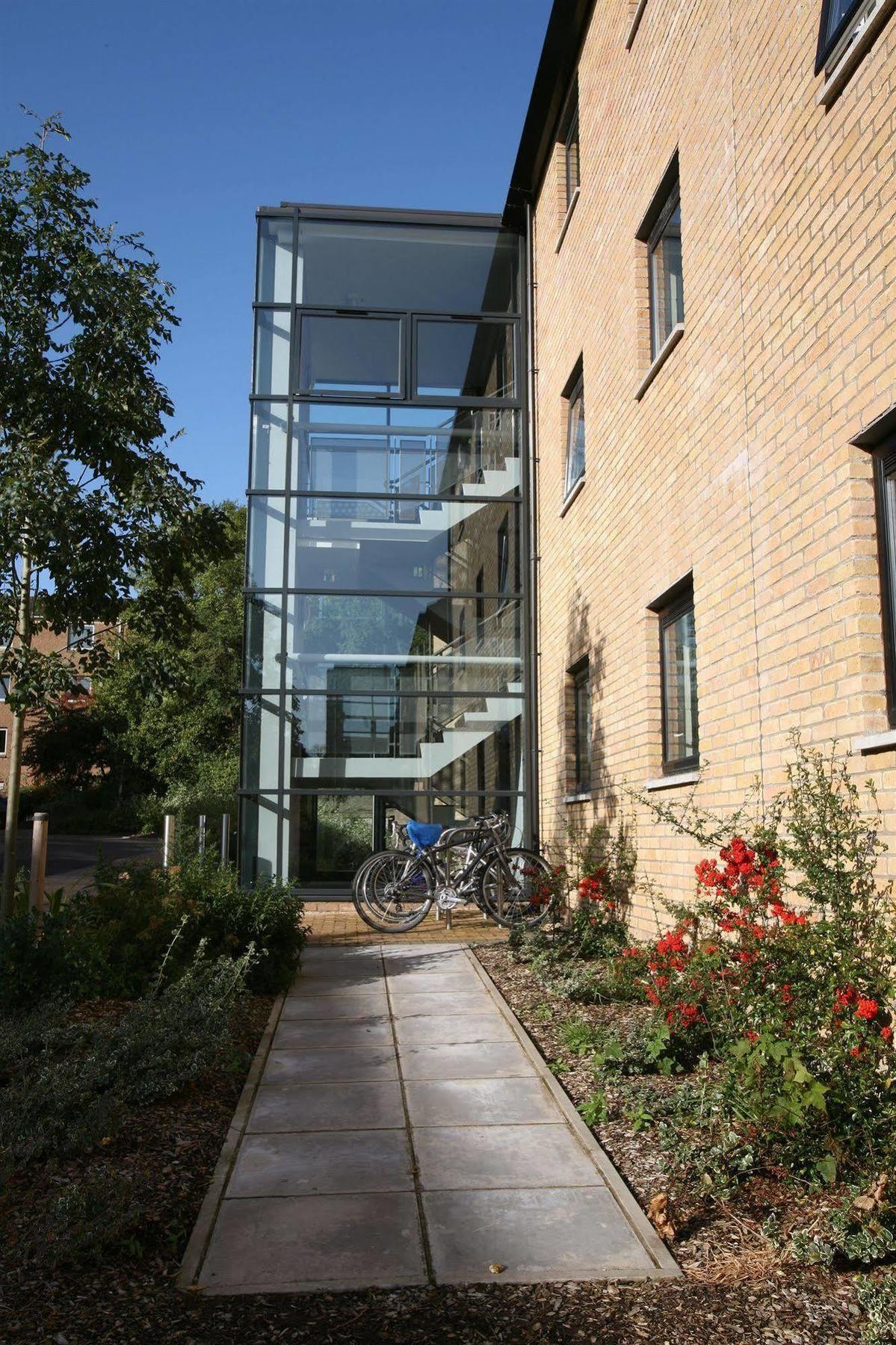 Queens's Elms Bt9 Apartment *