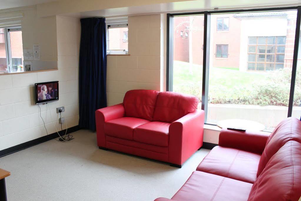 Queens's Elms Bt9 Apartment