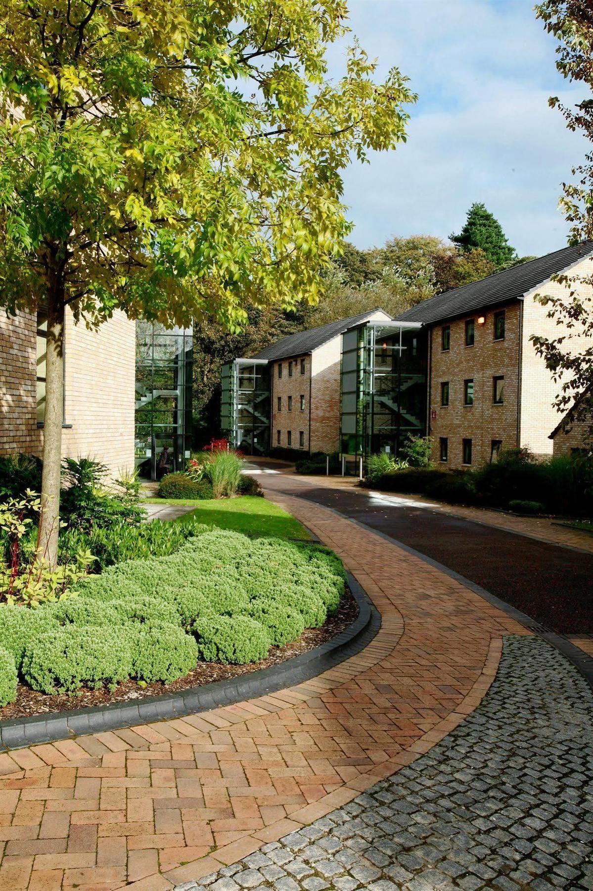 Queens's Elms Bt9