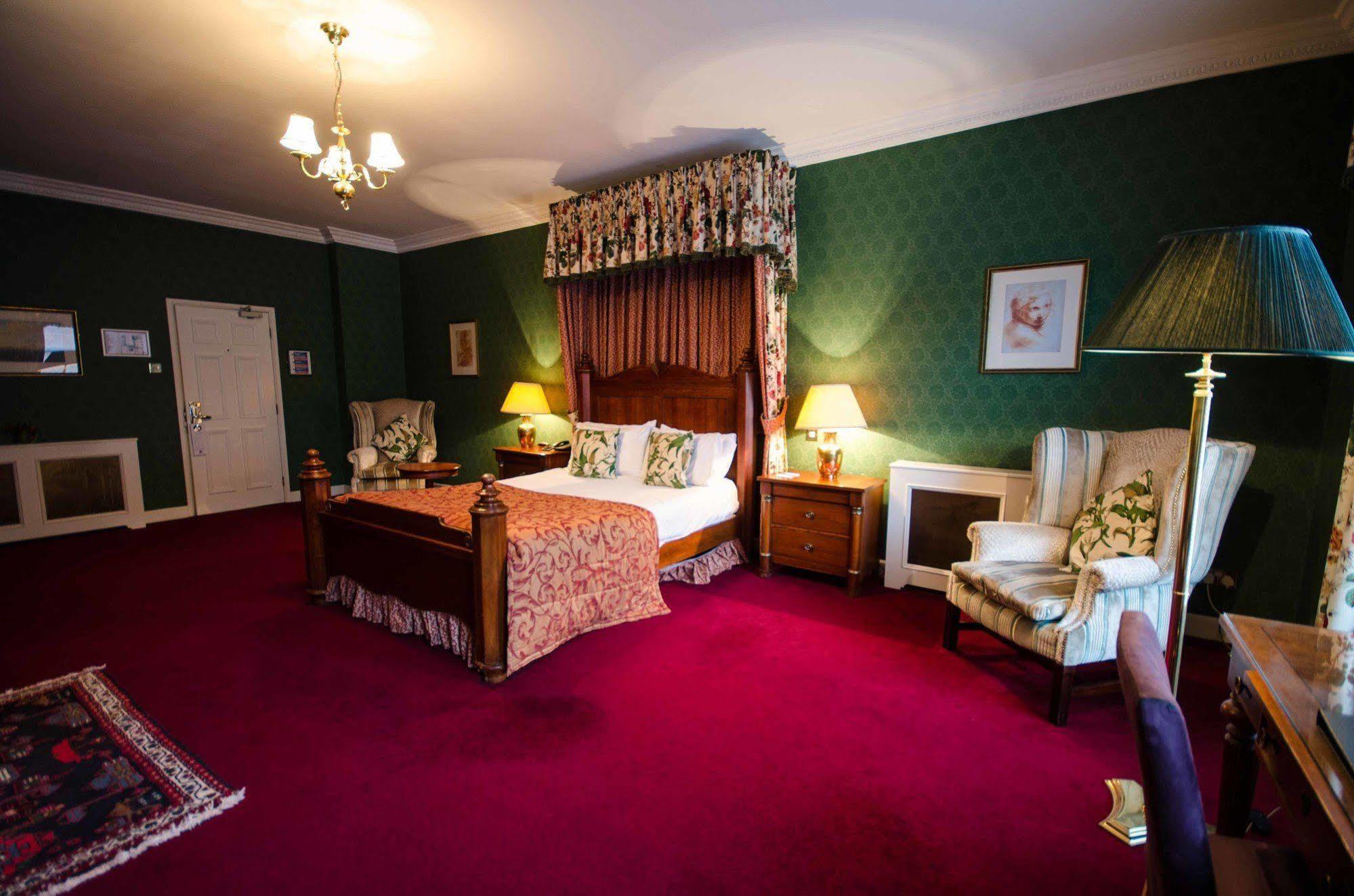 The 1852 - Self Check-in Hotel