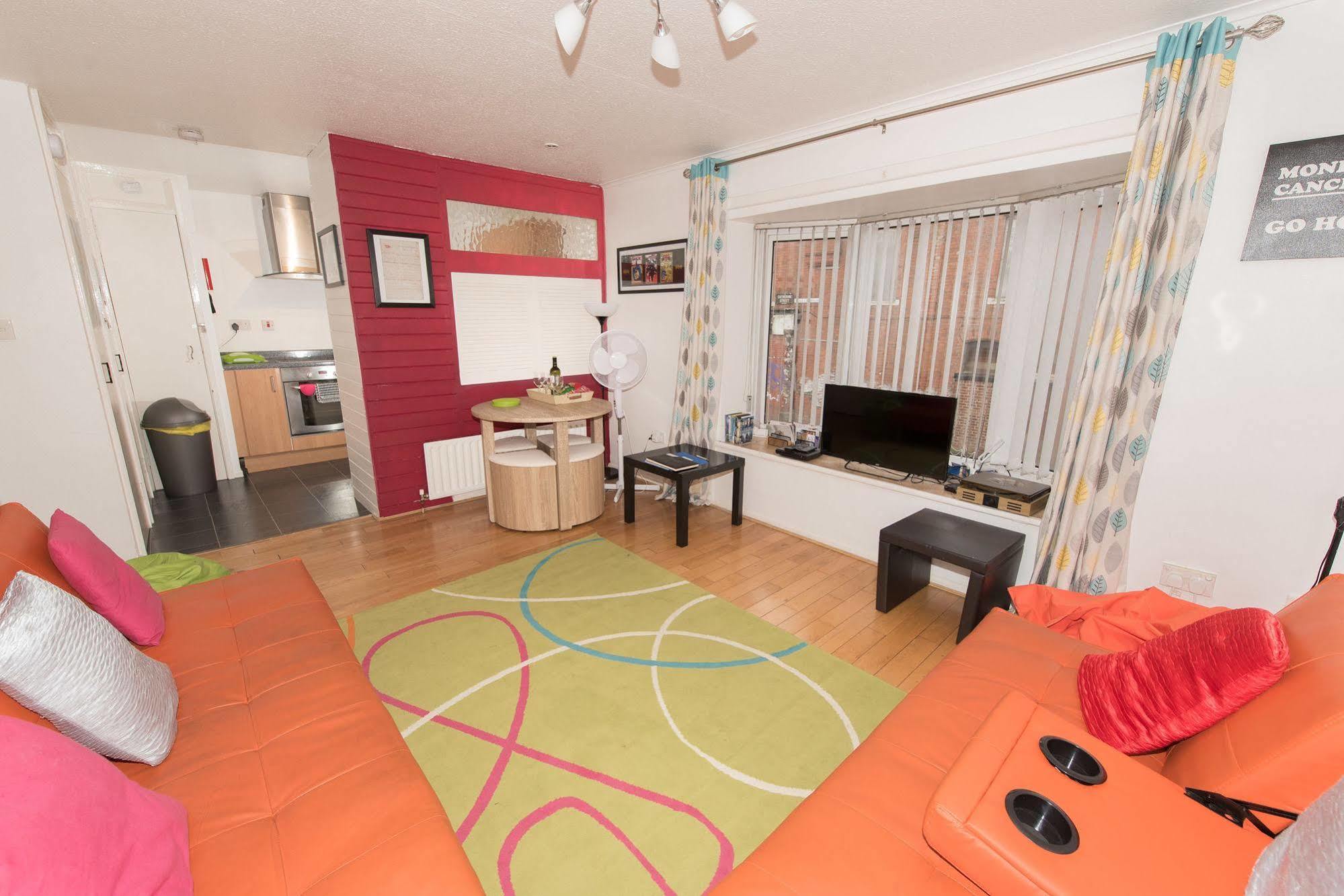 Apartment Very Central Location- Free Parking - 2 Bedrooms Belfast