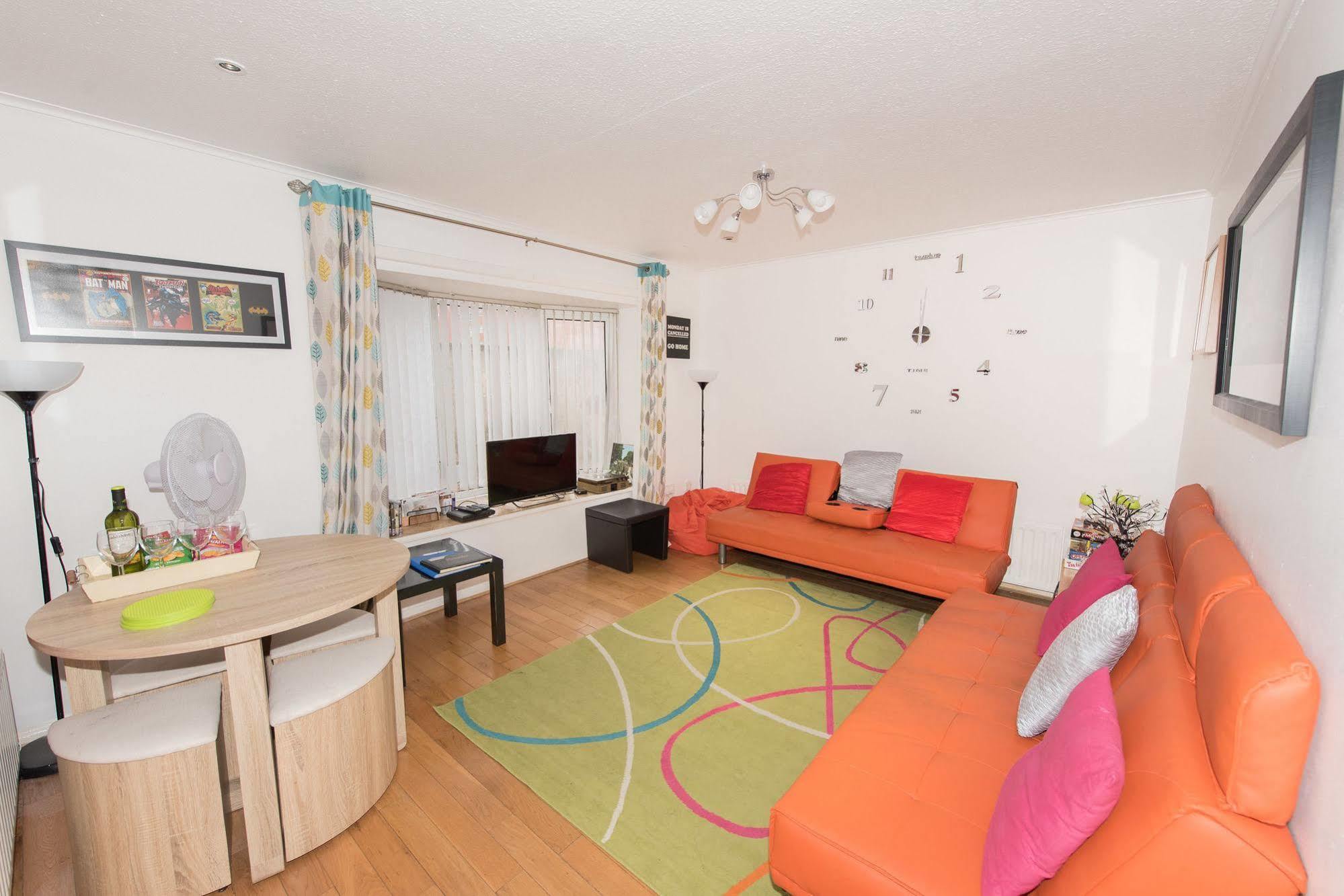 Very Central Location- Free Parking - 2 Bedrooms *