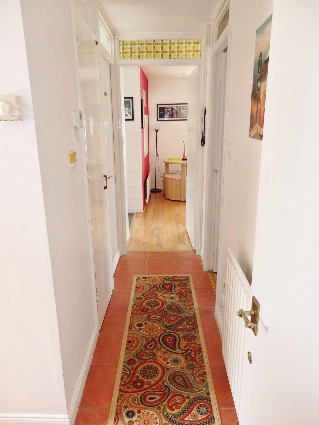 Very Central Location- Free Parking - 2 Bedrooms Apartment