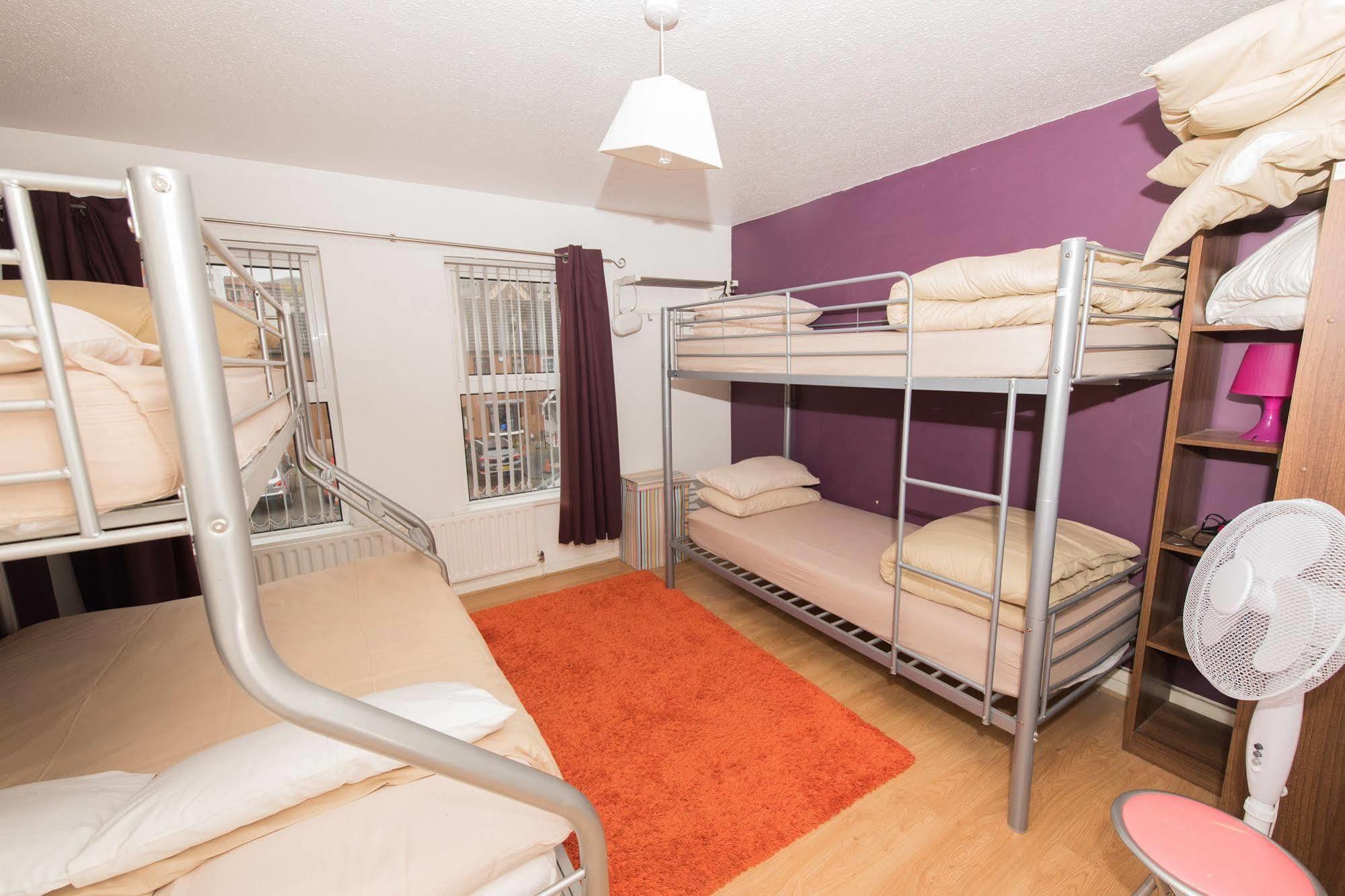 Very Central Location- Free Parking - 2 Bedrooms * Belfast
