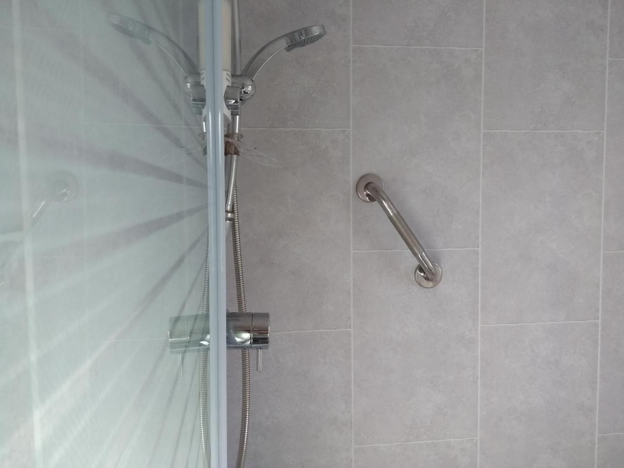Very Central Location- Free Parking - 2 Bedrooms *