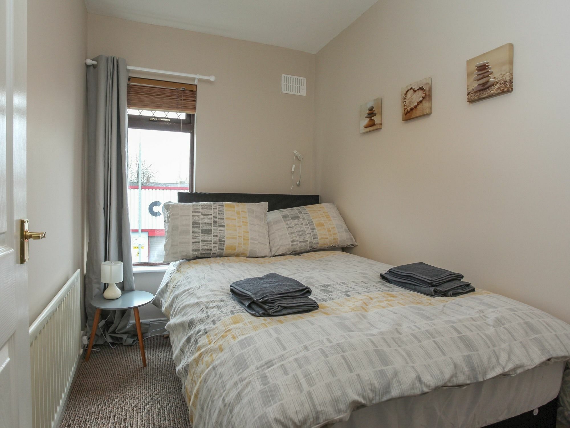 Kingston Serviced - Donegall Avenue Holiday home *