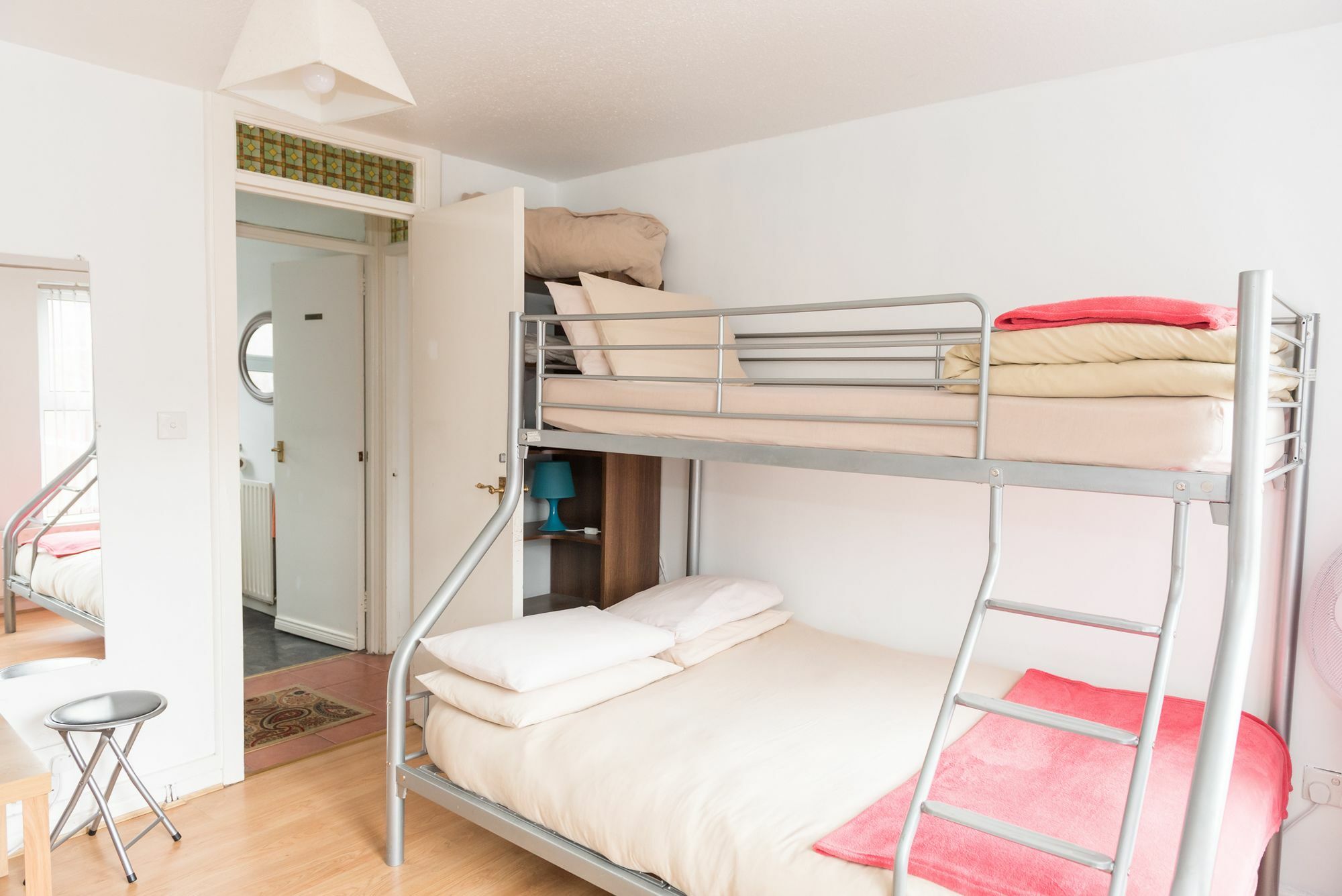 Apartment Very Central Location- Free Parking - 2 Bedrooms Belfast