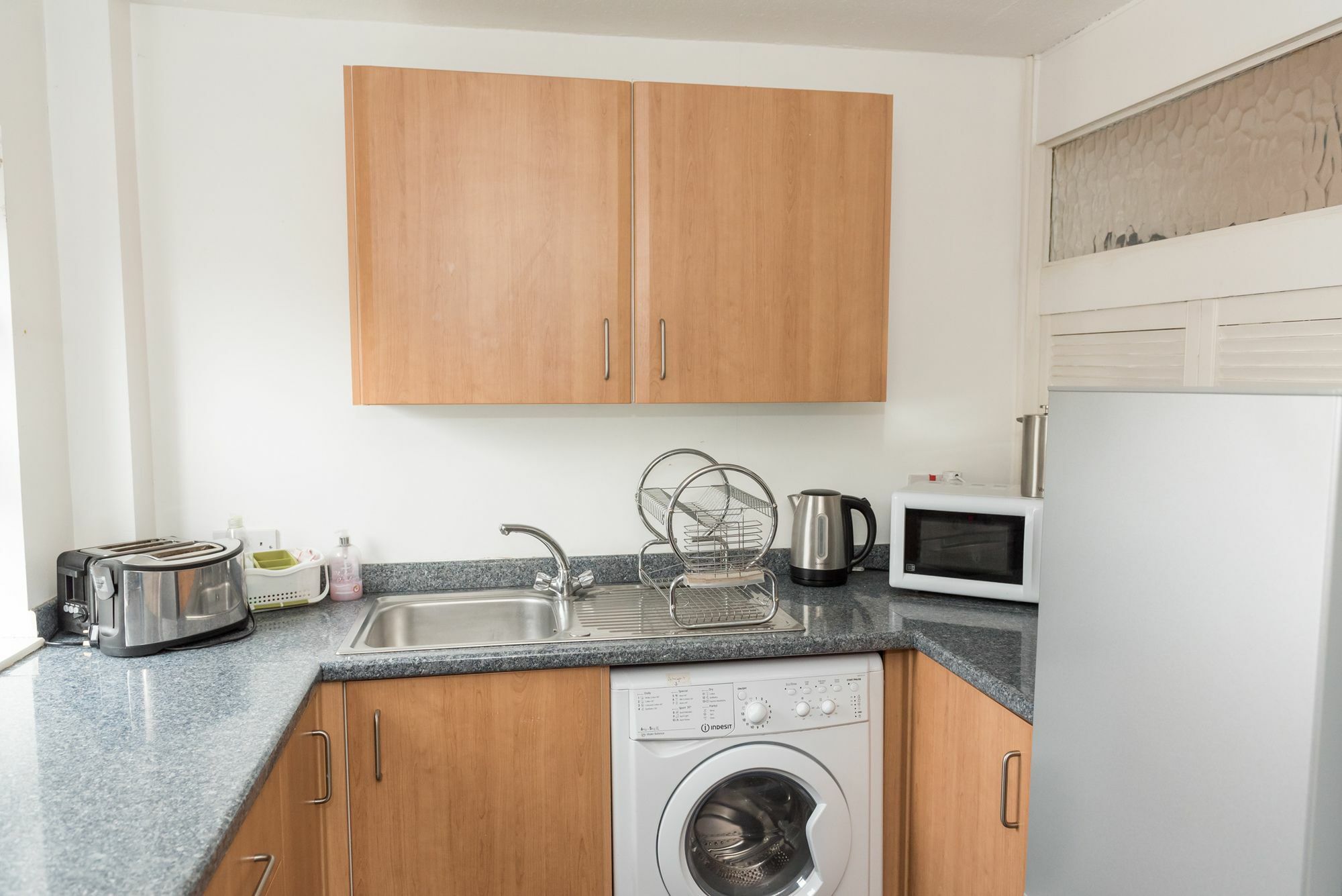 Apartment Very Central Location- Free Parking - 2 Bedrooms *
