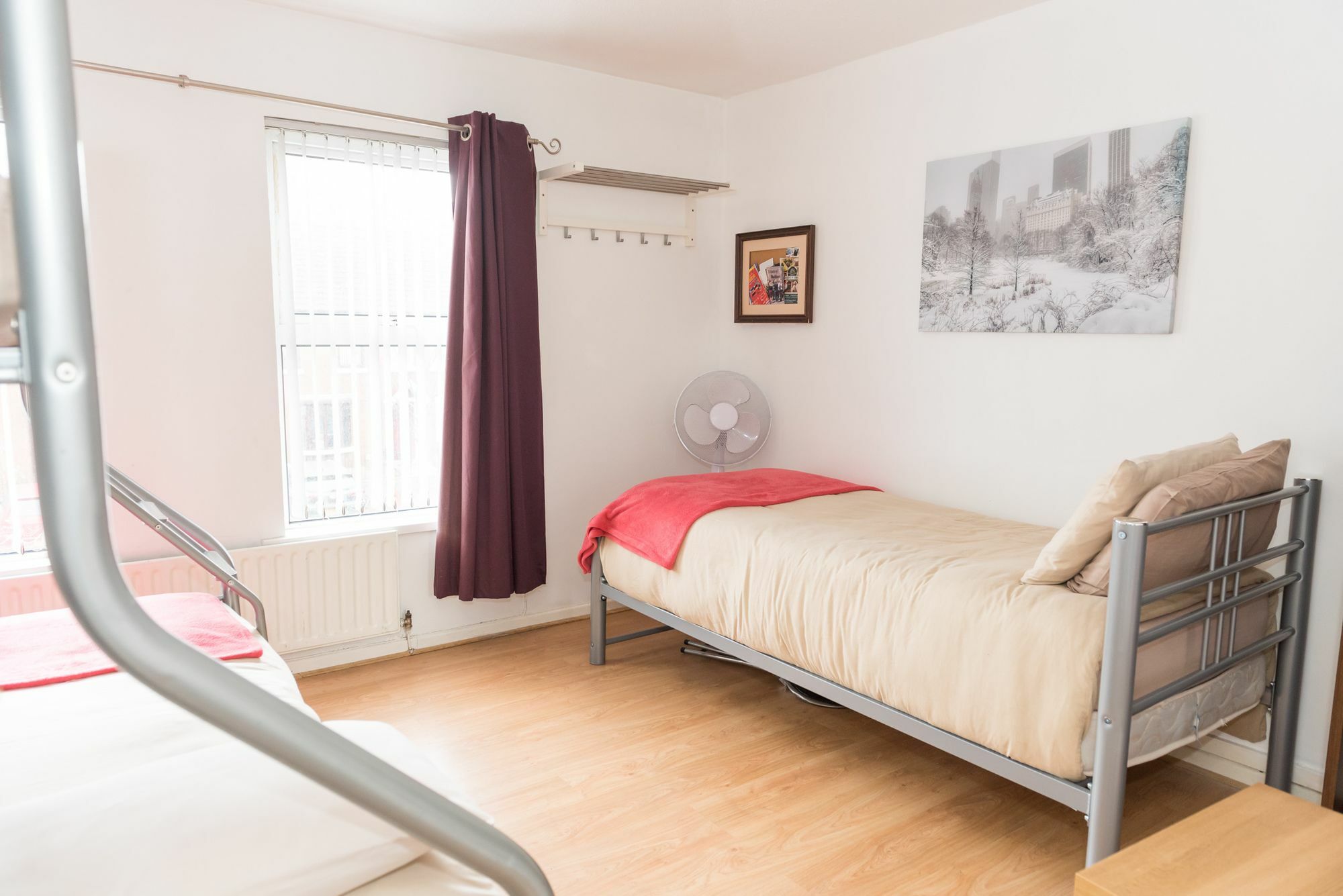 Very Central Location- Free Parking - 2 Bedrooms Apartment Belfast