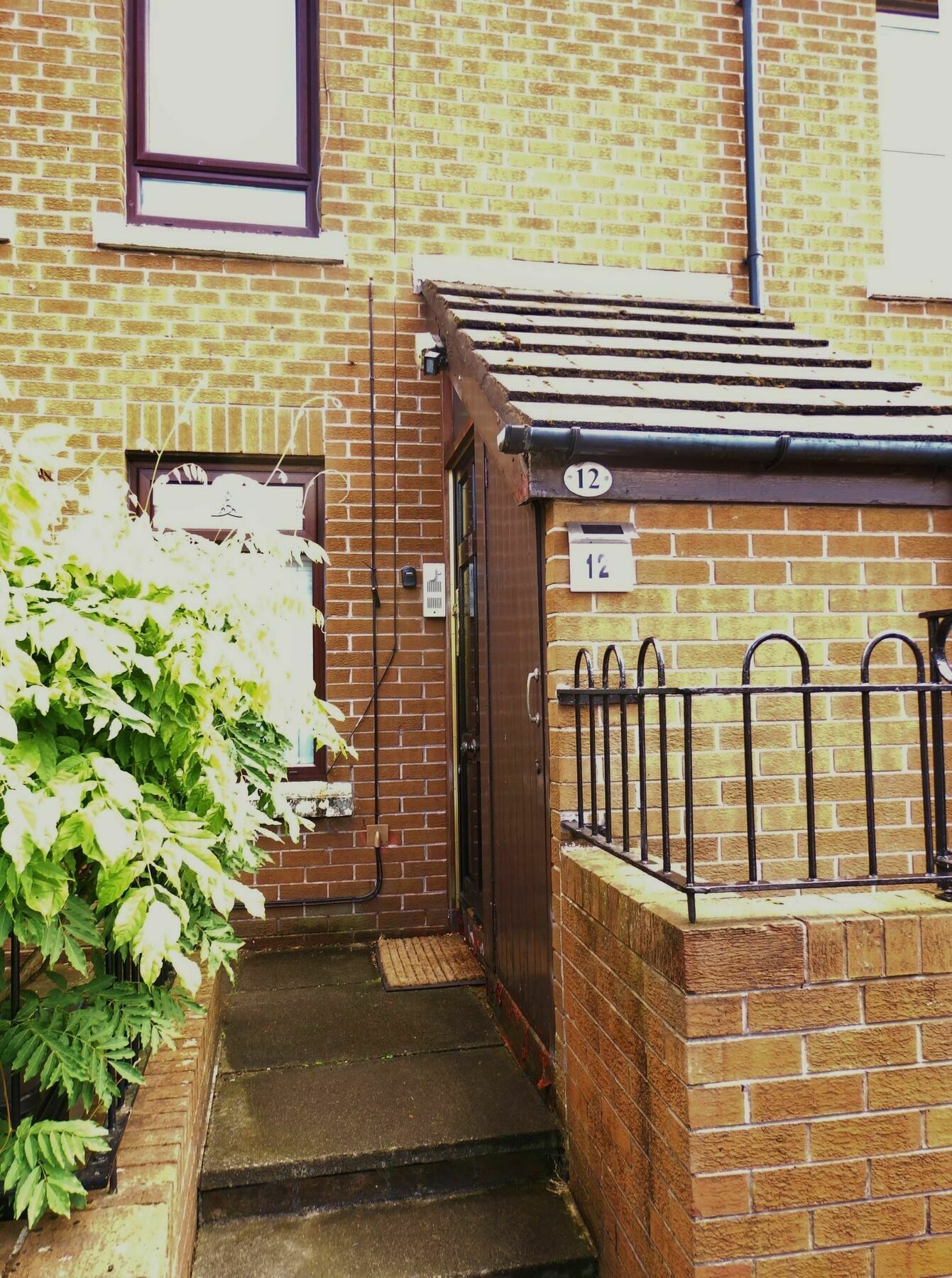 Very Central Location- Free Parking - 2 Bedrooms *