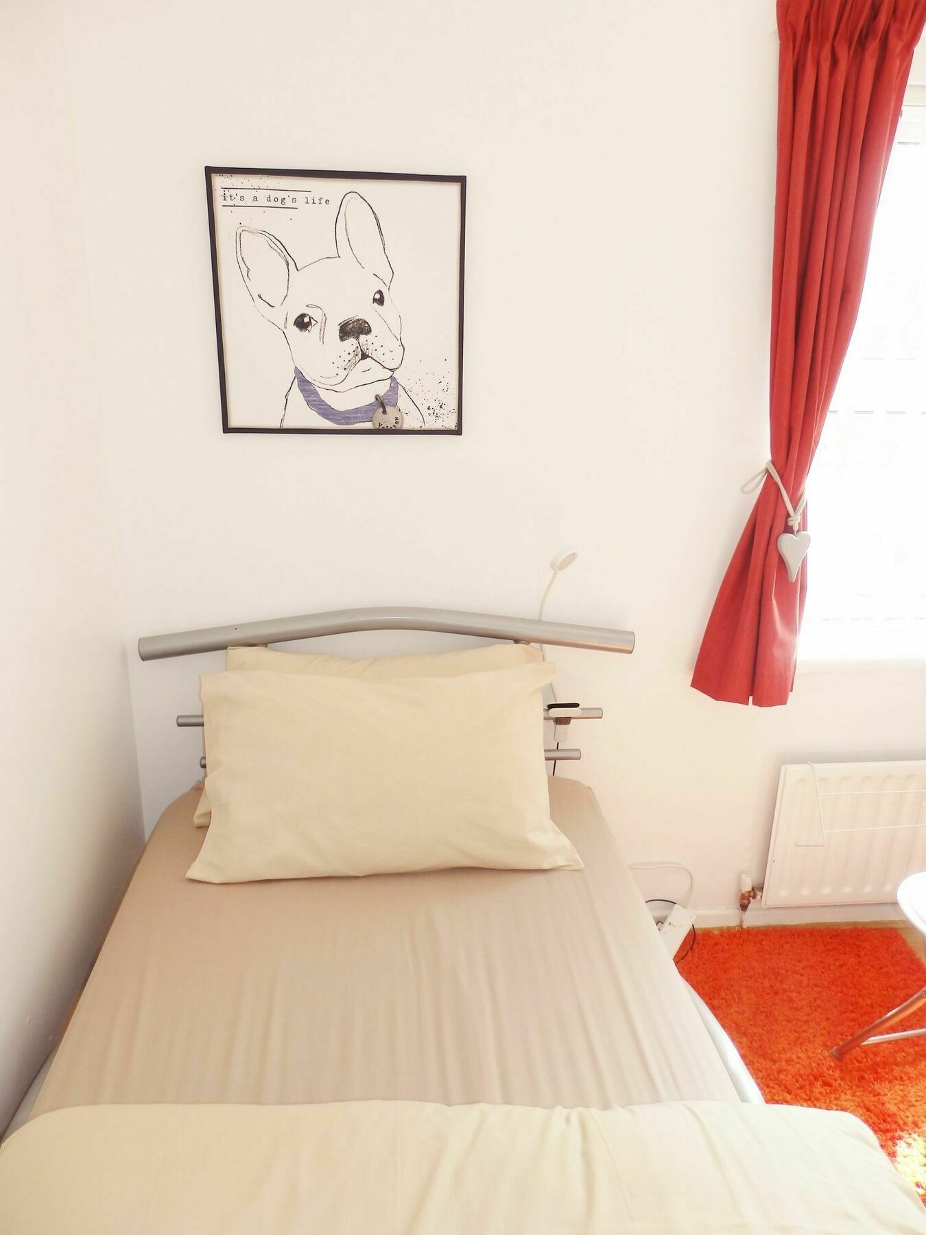Very Central Location- Free Parking - 2 Bedrooms Apartment Belfast