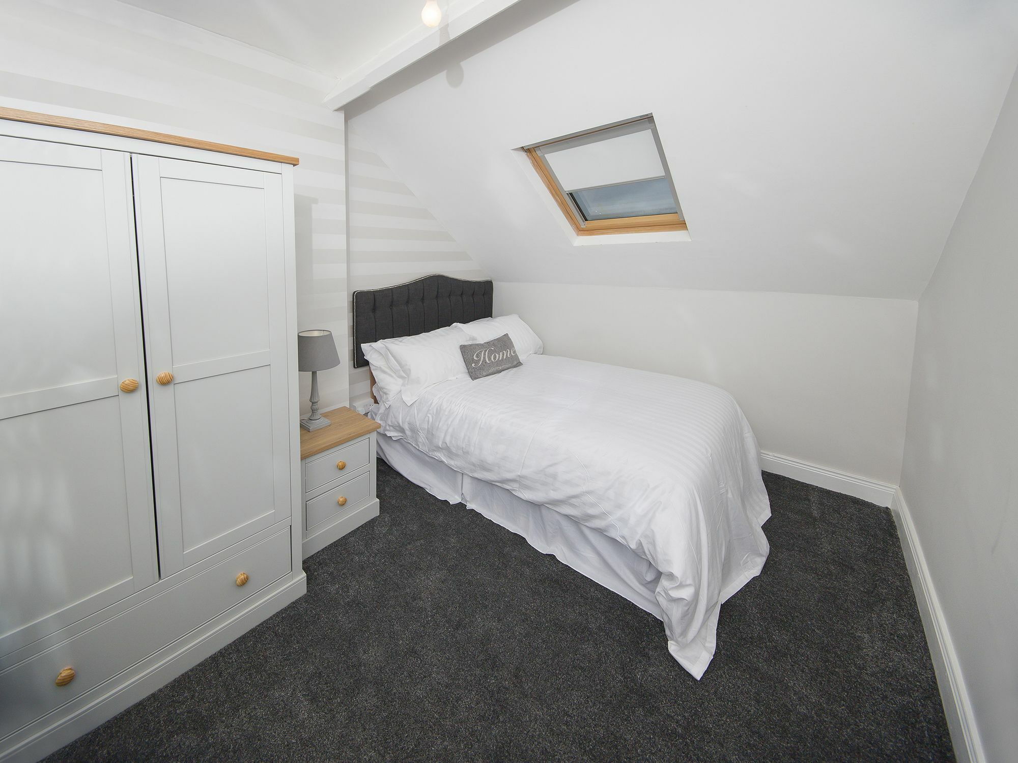 Apartment 18 Shaftesbury Avenue *