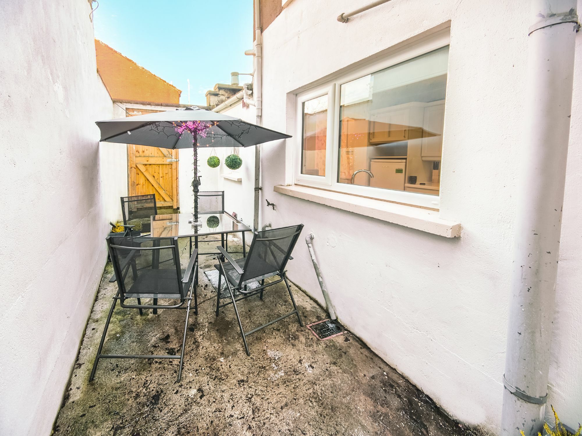 18 Shaftesbury Avenue *