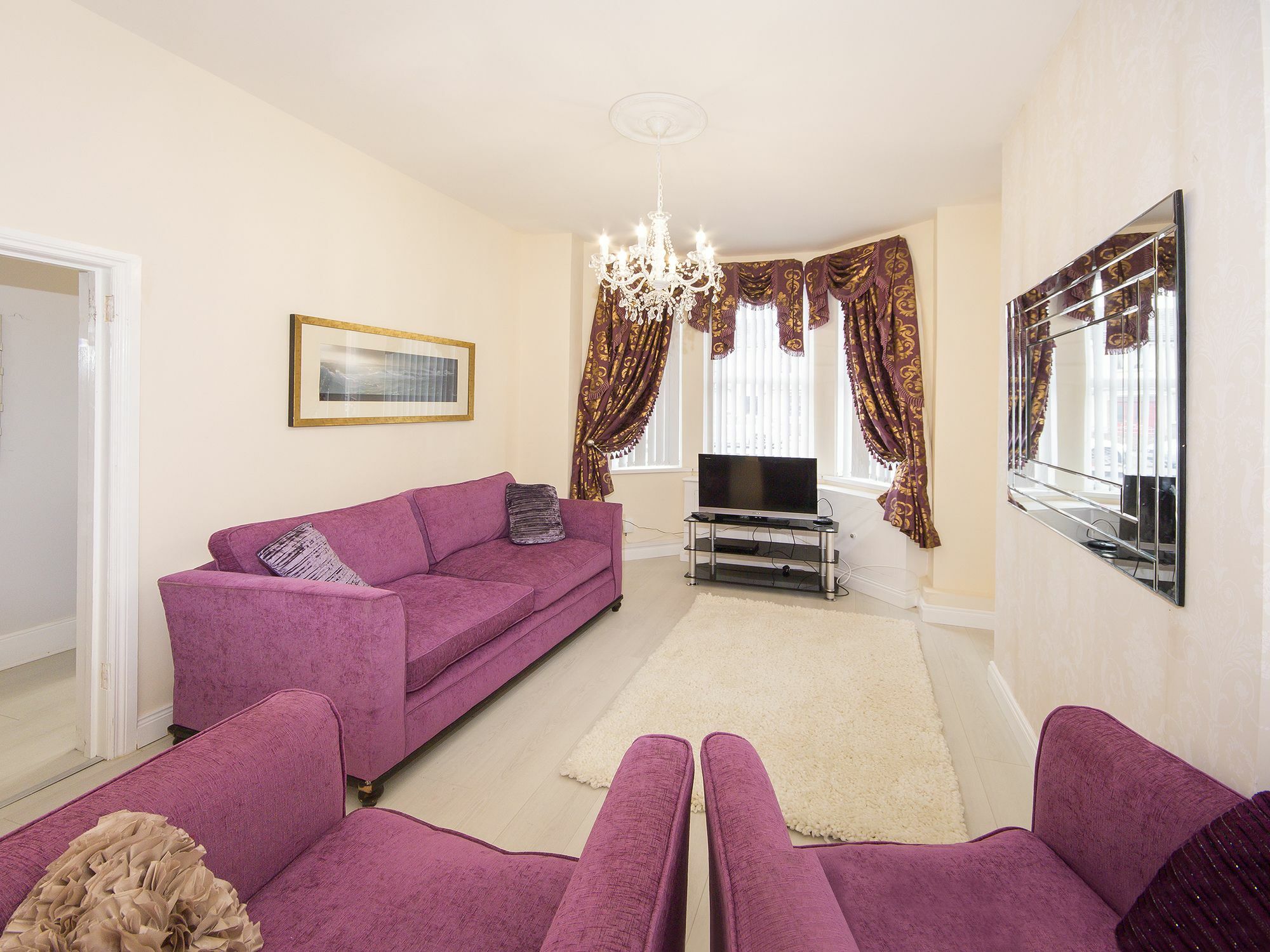 18 Shaftesbury Avenue Apartment