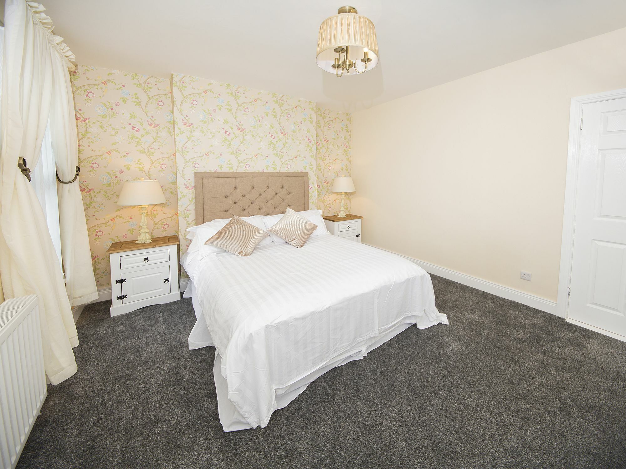 18 Shaftesbury Avenue Apartment
