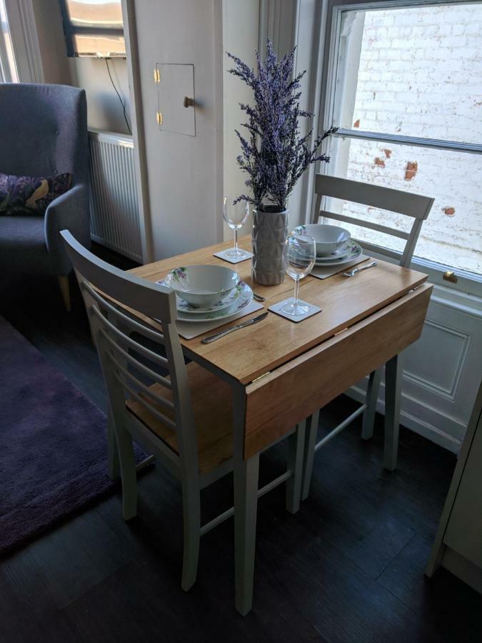 Apt 4, 16 College Gardens Apartment *