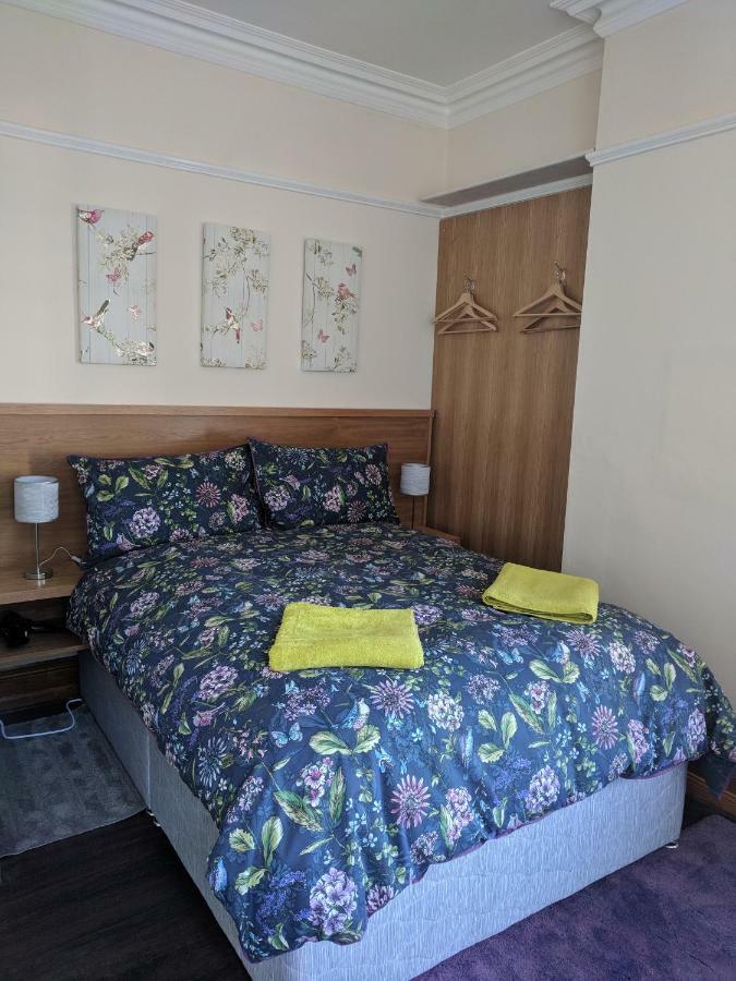 Apartment Apt 4, 16 College Gardens *