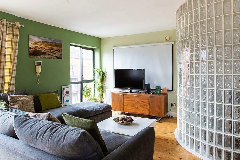 Spacious Centre Duplex *