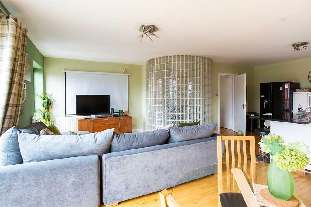 Spacious Centre Duplex Apartment Belfast