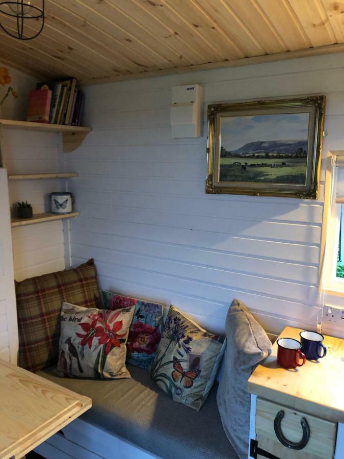 Luxury tent Clydesdale Shepherds Hut *