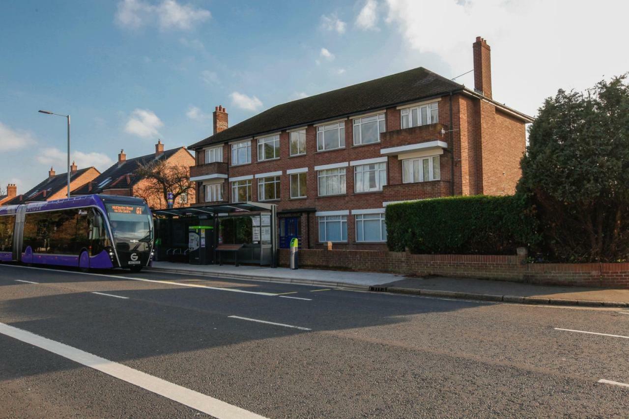 Knockhill Court Apartment *