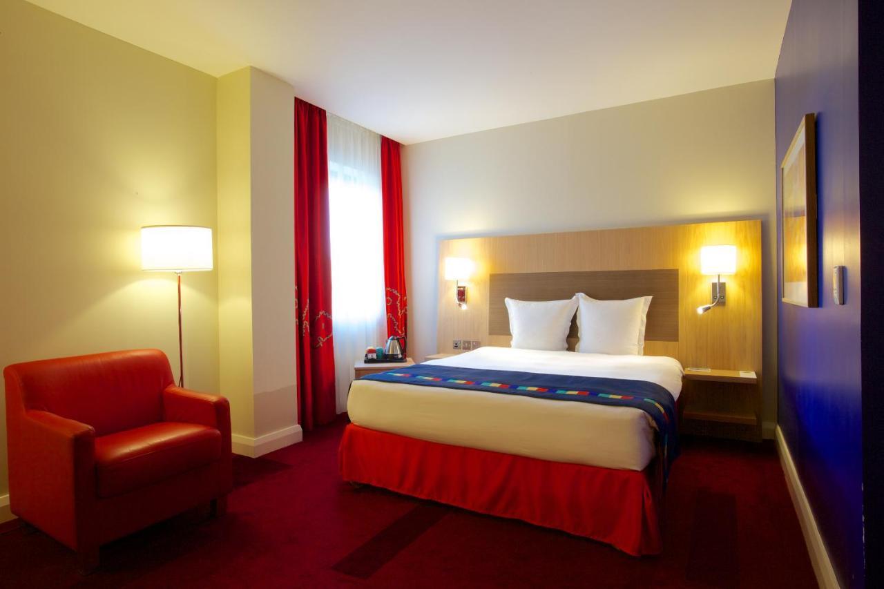 Moxy 3*