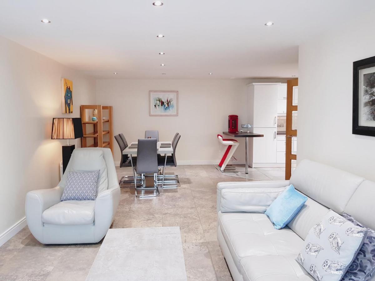 Central City Apartment - Free Parking *