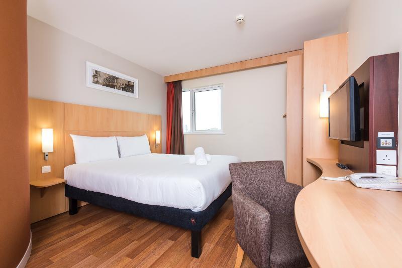 Ibis Centre Hotel 3*